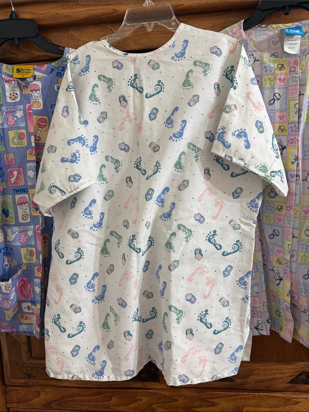3 scrubs 4 nursery 1 short sleeve 2 long sleeve Similar sizes XL all for one - Picture 4 of 11